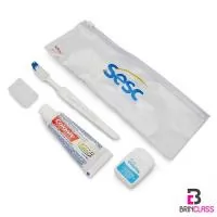 Kit Higiene Oral com pasta/ escova de dente/ Protetor de cerda e Fio dental