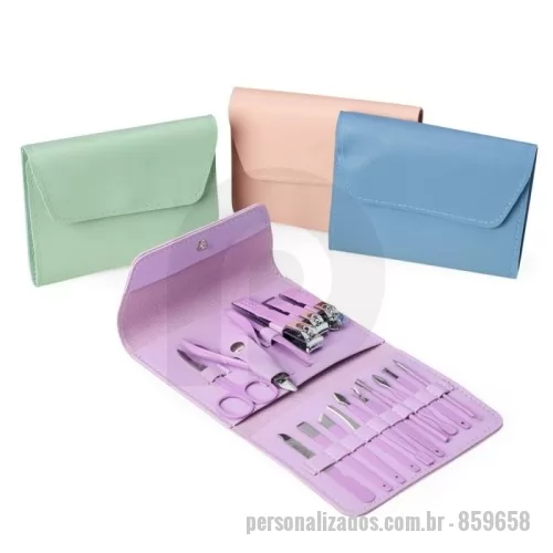 Kit manicure personalizado - Descrição: Kit manicure 16 peças em estojo de couro sintético estilo envelope, contém: tesoura, alicate de cutícula, pinça, 3 cortadores de unha, lixa, 2 bisturis, raspador, empurrador de cutícula, removedor de cutícula, espátula dupla para limpeza das unhas, limpador de ouvido, palito de unha e espátula para ouvido.  Largura :  13,8 cm  Espessura :  1,6 cm  Comprimento :  10,7 cm