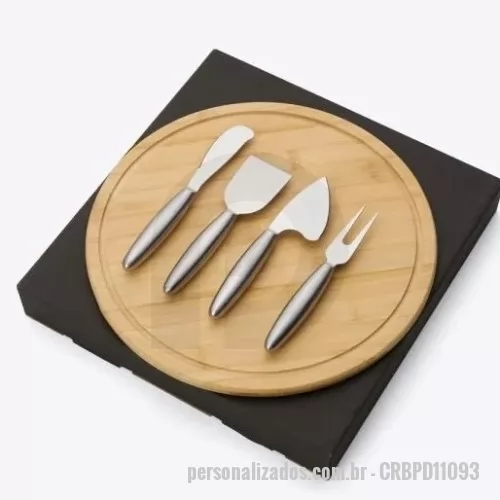 Kit personalizado - Conjunto Para Queijo Em Bambu / Inox - 5 Pçs  Tábua: 30x1,2cm / Garfo: 17x2,2cm / Faca sem ponta: 18x2,3cm / Faca com ponta: 17x4,4cm / Faca quadrada: 16x4,4cm  Embalagem:Caixa preta 314x300x44 mm (AxLxP)