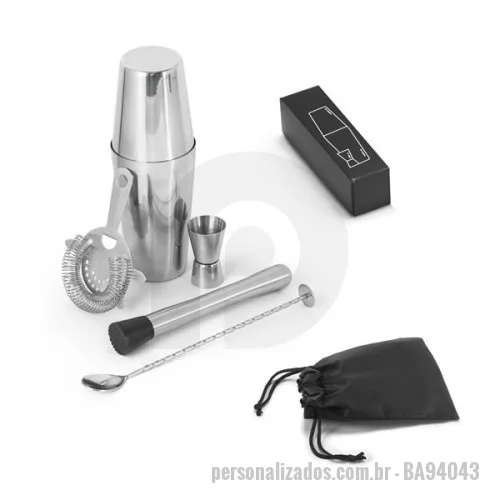 Kit personalizado - Kit coquetel com 6 peças em aço inox: um shake (600 + 450mL), um copo dosador (30mL), uma colher, um pilão e um coador. Inclusa uma bolsa em non-woven. Fornecido em caixa presente. Certificação EU Food Grade. Gravação da logomarca a laser já incluso.