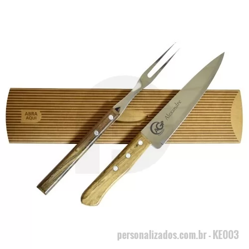 Kit personalizado personalizado - Que tal presentear com um brinde para toda a vida? Kit faca e garfo para churrasco. Personalização da logo + nome a laser. Acompanha Estojo Para Presente Com Listras Em Marrom. Despachamos Com Frete Pago Para Sul, Sudeste E Centro Oeste
