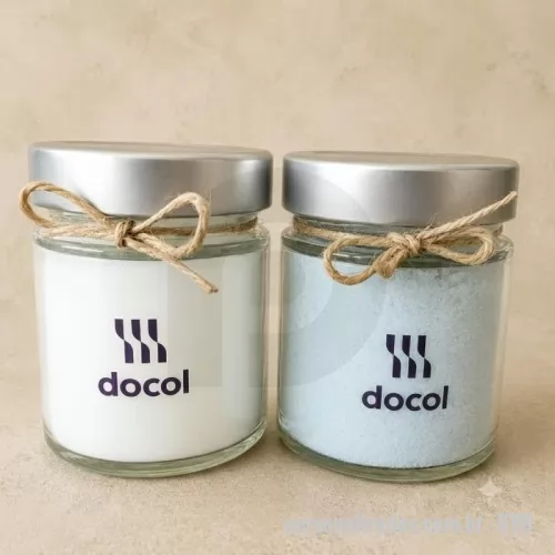 Kit personalizado personalizado - kit aromatizado contendo 1 uma vela e 1 sal de banho .