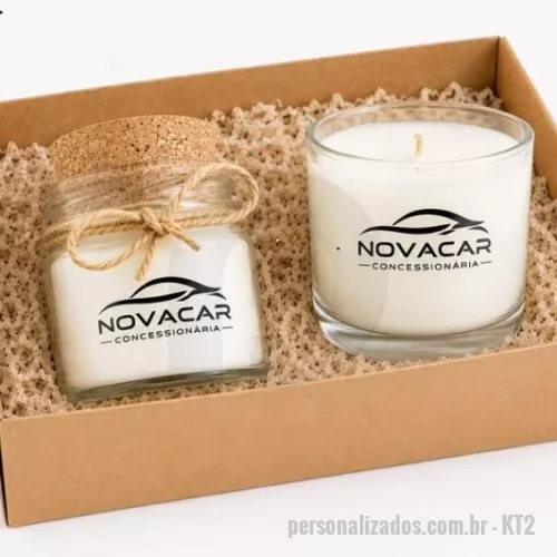 Kit personalizado personalizado - Kit com 2 velas aromatizadas no copo de vidro personalizado sendo um com tampa de cortiça, na caixa kraft com rami e tag