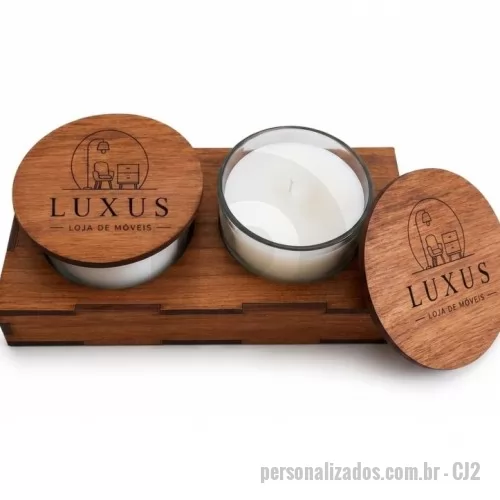 Kit personalizado personalizado - Duas vela aromatizadas com tampa e suporte base em madeira. Prontas para presentear seus clientes com elegância e deixando a marca da sua empresa presente.