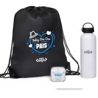 Kit Oboarding Personalizado, contento garrafa branca em alumínio com capacidade de 600 ml; mochila sacola preta em Nylon 190D com alças ajustáveis e fone de ouvido branco com microfone, controle de volume e estojo plástico.