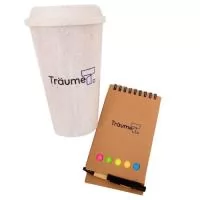 Kit com bloco de anotações com autoadesivos e min caneta de papelão azul e Copo fibra de arro 550ml com tampa rosqueável com bocal.