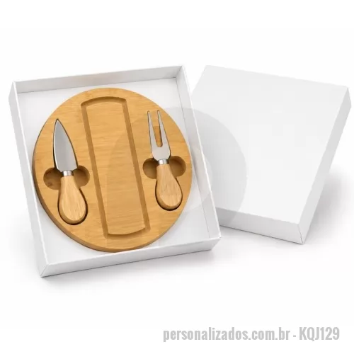 kit queijo personalizado - Kit queijo com tábua e acessórios para queijo, em caixa de papel kraft branca