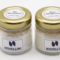 Kit com uma vela 40gr personalizada e um sal de banho 40ml personalizado, com tampa metal na ciaxinha kraft com rami e tag