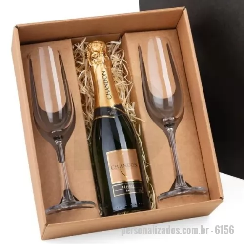 Kit taça personalizado - 	Caixa para presente com 02 taças de vidro para champanhe 210ml e espaço para garrafa de 375ml. (não acompanha garrafa).