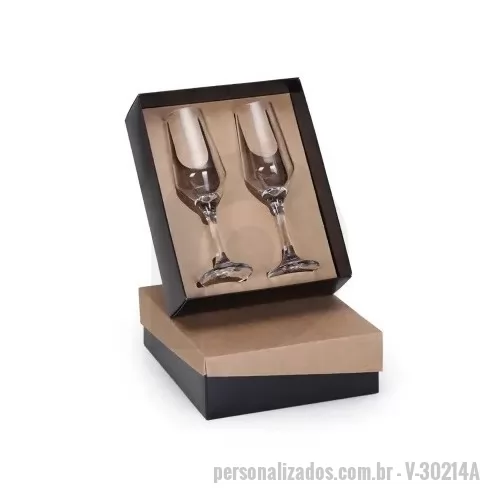 Kit taça personalizado - Kit taças de vidro Personalizadas 1 Taça para gin 600ML 7948 1 Colher Bailarina em inox 1 Caixa corte e vinco em papel cartão kraft 400gr Personalizamos com sua logomarca, consulte! 28x22x12cm / Peso 0.650g