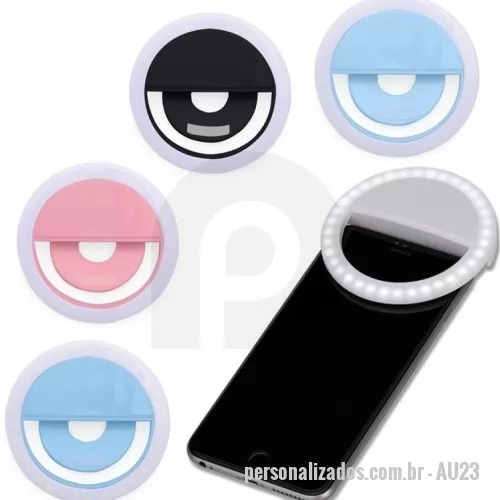 Kit Tecnologico personalizado - Anel de iluminação para celular, utilizado para fotos em formato selfie. “Ring light” plástico no formato “presilha” para encaixe, possui três estágios de iluminação acionados pelo botão superior. Acompanha cabo USB para carregamento.