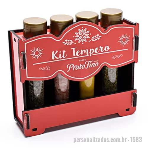 Kit tempero personalizado - Kit composto por 4 ampolas de tempero, com suporte em madeira cortado a laser, embalado em plástico shrink. A personalização é em silkscreen a 1 cor no suporte de madeira. Temperos inclusos - Mostarda em pó, Manjericão, Orégano e Sal rosa.