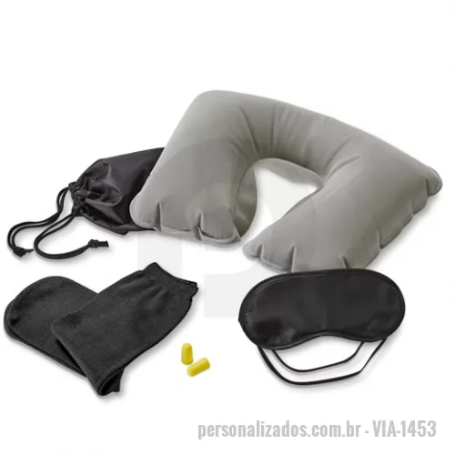 Kit viagem personalizado - Kit viagem Personalizado - VIA-1453 -  Kit Viagem. Incluso almofada de pescoço, máscara para dormir, tampões para ouvidos e 1 par de meias.  Fornecido com bolsa em 190T. Dimensões Bolsa: 15,0 x 20,0 cm  - 117566 - Kit viagem