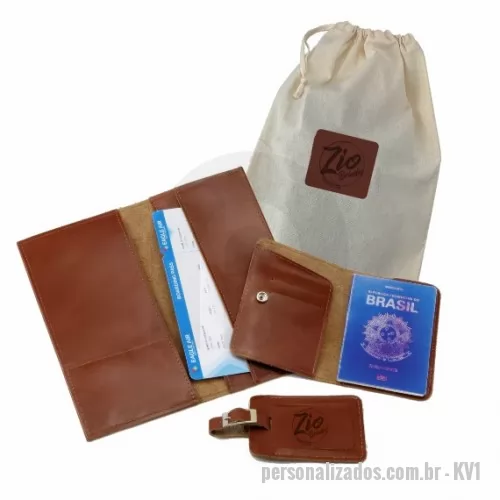 Kit viagem personalizado - Kit Viagem com Embalagem – KV1 pode ser confeccionado em couro ou sintético nobre diversas opções de materiais e cores (modelo da foto foi confeccionado no couro legitimo havana telha). É composto por 4 itens, porta passaporte (PP7) + identificador de bagagem (IB1) + porta voucher (PVH2) + embalagem grande de algodão com personalização em etiqueta (ESA2). Personalização com gravação em baixo relevo ou silkscreen 1 cor.