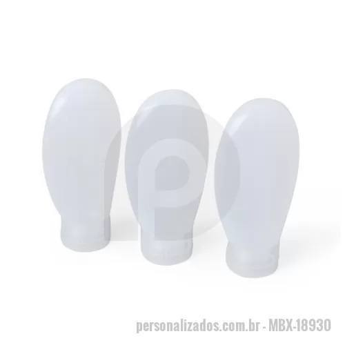 Kit viagem personalizado - O kit viagem 3 peças é a escolha perfeita para quem busca praticidade e organização durante as viagens. O conjunto inclui três frascos plásticos de 60ml, ideais para transportar líquidos e produtos de higiene pessoal, respeitando as normas de segurança para viagens aéreas. O estojo de PVC com ziplock mantém os itens organizados e seguros, além de evitar que a umidade espalhe para a área externa, caso os itens estejam molhados.  Altura :  14,9 cm  Largura :  15,1 cm