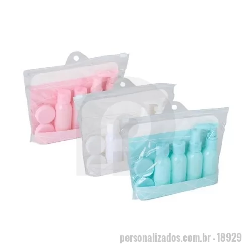 Kit viagem personalizado - Um kit para viagens que traz mais praticidade na hora de transportar itens de maquiagem e cuidados pessoais de maneira compacta. O conjunto, que vem em um estojo ziplock, conta com 1 frasco pump de 50ml, 1 frasco spray de 50ml, dois frascos com tampa