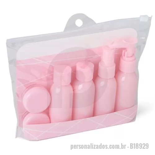 Kit viagem personalizado - Kit Viagem Plástico 6 Peças – Praticidade para Levar o Essencial ??  Viaje com mais conforto e organização! Este kit compacto vem em estojo ziplock e é perfeito para transportar produtos de cuidados pessoais de forma prática e segura.  O conjunto inclui:  1 frasco pump 50ml  1 frasco spray 50ml  2 frascos com tampa rosqueável 50ml  2 potes 5ml  Ideal para uso em viagens, passeios ou no dia a dia, garantindo que seus itens fiquem sempre bem armazenados.  Especificações:  Altura: 15 cm  Largura: 17 cm  Profundidade: 4 cm  Área de gravação: 2 x 10 cm (embalagem) / 2 x 2 cm (frascos) / 1 x 1 cm (potes)  Peso: 83 g  ???? Compacto, leve e funcional: seu aliado em qualquer viagem!