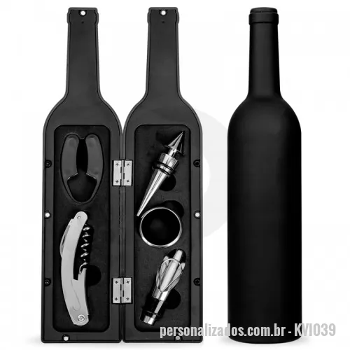 Kit vinho personalizado - Kit vinho formato garrafa com 5 peças: tampa de bico, wine collar, bico condutor com tampa, saca rolhas metálico com lâmina de corte e abridor de garrafa e cortador de lacre. Estojo com fechamento imantado e área interna com berço de espuma.