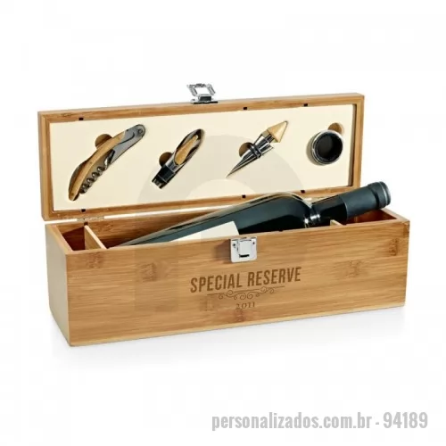 Kit vinho personalizado - Conjunto para vinho em bambu e zinco. Incluso saca-rolhas com canivete de sommelier, gargantilha, salva-gotas com tampa e rolha. Tamanho: 363 x 112 x 119 mm. ** conjunto não vem com o vinho