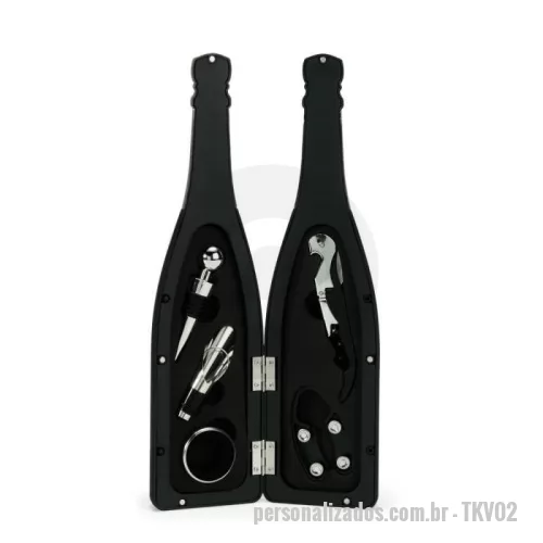 Kit vinho personalizado - Kit vinho com cinco peças dispostas em um estojo no formato de garrafa.