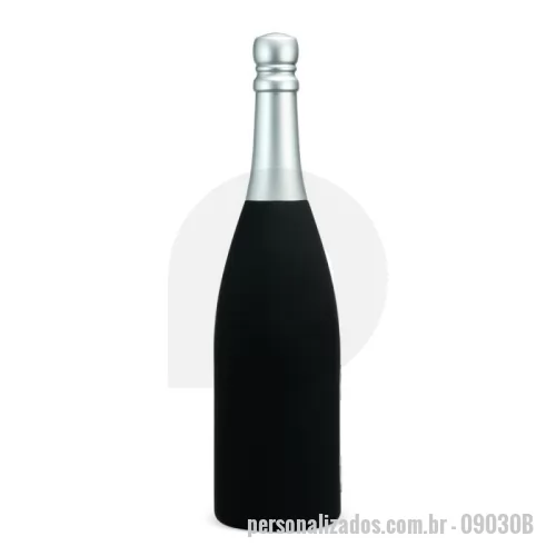 Kit vinho personalizado - Kit Vinho 5 Peças – Elegância e Sofisticação em Cada Detalhe  Descrição: Kit vinho composto por cinco peças, acondicionadas em um estojo em formato de garrafa com fechamento imantado e interior em espuma moldada. Contém tampa de bico, bico condutor com tampa, saca-rolhas metálico três em um (com lâmina de corte e abridor de garrafa), wine collar e cortador de lacre.  Especificações: Altura: 32 cm Largura: 8,3 cm Circunferência: 26,5 cm Área de gravação: 20 x 6 cm Peso: 312 g  Um conjunto completo e refinado, ideal para apreciadores de vinho, brindes corporativos e ocasiões especiais.