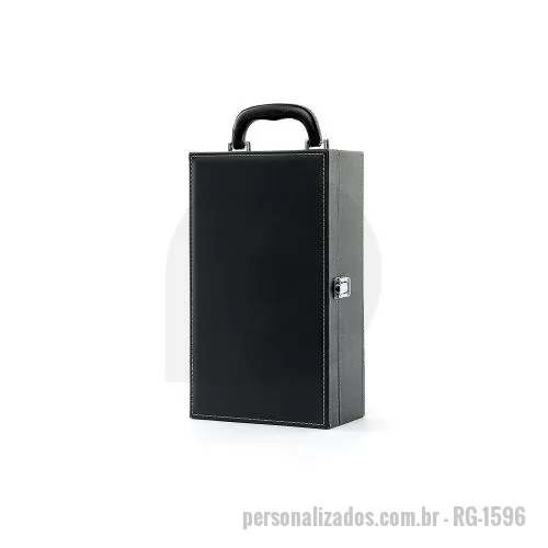 Kit vinho personalizado - Kit vinho 4 Peças em maleta de couro sintético com duas repartições para garrafas. Contém saca-rolhas metálico, bico condutor com tampa, cortador de lacre e wine collar. Maleta com alça e trava de segurança, área interna revestida de veludo com supor