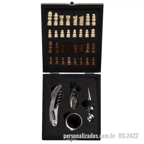 Kit vinho personalizado - Kit vinho 4 peças em estojo tabuleiro de xadrez. Contém wine collar, tampa de bico, bico condutor com tampa e saca-rolhas metálico com lâmina de corte e abridor de garrafa. Estojo com trava de segurança e área interna com berço de espuma, acompanham 