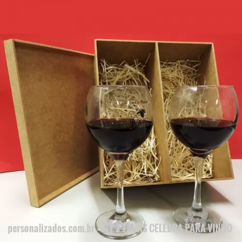 Kit vinho personalizado - Kit contendo 2 taças de vidro, para vinho, modelo Celebra, 300 ml., em caixa de madeira em mdf natural