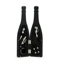 Kit vinho com cinco peças dispostas em um estojo no formato de garrafa.