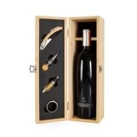 Kit Vinho em bambu com interior em EVA e fecho em inox, suporte para garrafa de vinho de 750 ml (padrão). Contém: saca-rolha de metal com detalhes em bambu e cortador de lacre, anel corta-gotas de metal, bico para servir de metal com tampa em bambu e tampa de metal com detalhe em bambu.  *Não acompanha garrafa vinho, imagem meramente ilustrativa.