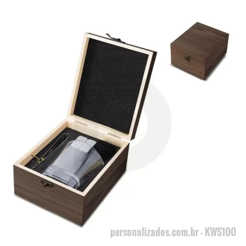 Kit whisky personalizado - O Kit Drink inclui copo de vidro (200 ml), pegador de gelo em aço inox, sacola pequena em veludo para guardar as pedras,  4 pedras de granito para gelo reutilizáveis e caixa de madeira elegante.Dimensão Produto: 10,5x15x18 cm (Caixa) (AxLxP)