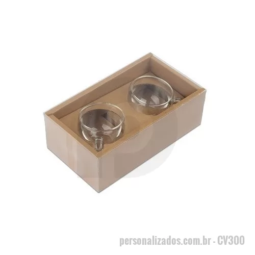 Kit xícara personalizado - Conjunto com 2 xícaras de vidro borossilicato com parede dupla e capacidade de até 60ml.  Acompanha apoios para copo em bambu e caixa presenteável em kraft com tampa em acetato.  Ideal para café expresso