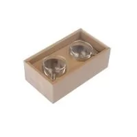 Conjunto com 2 xícaras de vidro borossilicato com parede dupla e capacidade de até 60ml.  Acompanha apoios para copo em bambu e caixa presenteável em kraft com tampa em acetato.  Ideal para café expresso