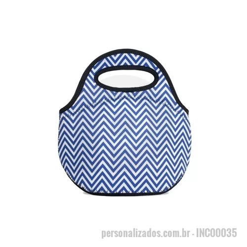 Lancheira personalizada - Lancheira térmica em Neoprene 100% personalizada   disponível em vários materiais e cores  A Ev brindes possui sua própria fábrica de bolsas e lancheiras térmicas, assim podendo confeccionar e diversos medidas, cores e matérias,  Utilize brindes de qualidade para valorizar a sua marca e alcançar melhores resultados com suas ações promocionais. Nossos itens são perfeitos para campanhas promocionais, eventos, feiras, congressos e para presentear parceiros de negócios. Além de dar destaque na sua marca, nossos produtos são 100% personalizáveis, o que permite que sua identidade visual se torne mais marcante e sua marca seja lembrada com muito mais frequência. Podemos alterar cores de tecidos, aviamentos, tipos de estampa, sempre pensando na combinação do brinde com a sua marca Entre em contato com nossos consultores e confira a melhor opção de brinde para sua ação. Nossa equipe ser preparada para te ajudar a escolher o brinde que mais se encaixa na sua verba, o brinde indicado para a sua a