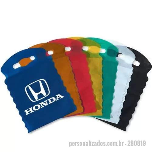 Lixeira para automóvel personalizada - LIXEIRA PARA CARRO EM TNT LIXOCAR - KIT 1000 unidades  Diversas cores disponíveis  Personalizamos até 3 cores  Medida 27x16    FABRICAMOS A MEDIDA QUE PRECISAR!   PRODUTO VENDIDO COM E SEM PERSONALIZAÇÃO consulte vendedor.  TEMOS MAIS DE 60 MIL OPÇÕES DE BRINDES PERSONALIZADOS CONSULTE-NOS. COMPRE TAMBÉM NO ATACADO EM MAIORES QUANTIDADES COM MELHOR PREÇO.  * PRODUTO SUJEITO À DISPONIBILIDADE DE ESTOQUE * APÓS A SUA COMPRA SOLICITE ORÇAMENTO PARA PERSONALIZAÇÃO E VERIFIQUE O PRAZO DE ENTREGA. * COMPRE TAMBÉM PRODUTOS JÁ PERSONALIZADOS! * TRABALHAMOS COM SILK - LASER - TAMPOGRAFIA - ULTRA VIOLETA - TRANSFER - SUBLIMAÇÃO - DECALQUE E RELEVO. * PRODUTOS PERSONALIZADOS PERDEM A GARANTIA DE TROCA  TENDO A NECESSIDADE DE PERSONALIZAÇÃO ENVIAR O LOGO NO MESMO DIA DA COMPRA PARA NÃO HAVER ATRASOS NO SEU PEDIDO!!!  Para quantidades maiores ou menores e cores verificar com o Vendedor.  ATENÇÃO As cores podem sofrer variações de acordo com o tipo, configuração e resolução do seu monitor e de acord