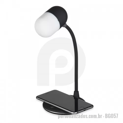 Luminária de Mesa personalizada - Luminária LED de mesa, articulável, superfície para carregar dispositivos por indução (wireless) de 5W e “Speaker” “Bluetooth” com 3W de potência.  Material: Plástico ABS com acabamento emborrachado  Voltagem: AC100- 240V/50-60HZ  Entrada de corrente: DC 5V/3A  “Bluetooth” Versão: 4.2  “Speaker”: 4?,3W, 40MM  Tipo de LED: 7 LEDs amarela (quente) e 7 LEDs branca  Brilho da Lâmpada LED: 28LM  Potência do carregador “Wireless”: 5W