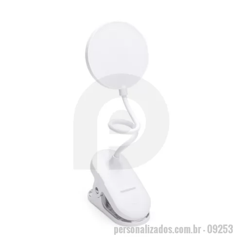 Luminária personalizada - Luminária recarregável com 12 LEDs, sendo 6 de tons quentes e 6 frios. Possui estrutura em plástico ABS e PP, haste flexível em múltiplos ângulos, três níveis de iluminação. Conta com presilha para fixação em superfícies e acionamento por toque na base para a seleção dos modos de iluminação. Acompanha cabo USB-C para recarga.