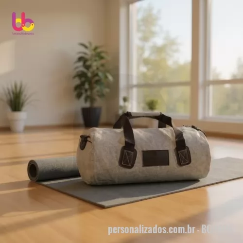 Mala de Bordo personalizada - MALA REDONDA 52X26X24  EM NYLON MESCLA  FORRADA  COM NYLON 240 COM ZIPER 8   NA ABERTURA PRINCIPAL E  1 BOLSOS SUPERIOR ,  ALÇA DE OMBRO E MAO  EM FITA DE NYLON 40MM,  3 BOLSOS INTERNOS EM TELA  COM ACABAMENTO INTERNO  EM GORGORAO BONEON