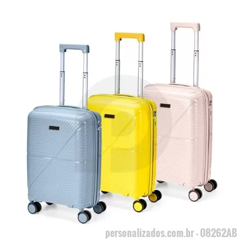 Mala de viagem personalizada - Mala de viagem Personalizada - 08262AB - Mala de Viagem 30 Litros – com Placa para Personalização  Descrição: Mala de viagem produzida em plástico resistente, com capacidade máxima de 30 litros, ideal para viagens curtas e uso diário. Seu interior conta com divisória, bolso em tela, e compartimento adicional com cinta compressora, oferecendo excelente organização interna.  Possui alça de mão, rodinhas com giro 360°, puxador com ajuste de nível e cadeado numérico padrão TSA, garantindo praticidade, conforto e segurança durante o transporte.  Acompanha placa em metal para personalização, ideal para gravações personalizadas.  Especificações:  Altura: 54 cm  Largura: 33 cm  Profundidade: 23,5 cm  Comprimento da alça: 47 cm  Medidas para gravação (CxL): 1,5 cm × 4 cm  Peso aproximado: 2607 g - 178432 - Mala de viagem