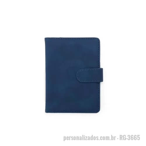 Manta personalizada - Porta-passaporte com tecnologia RFID. Couro sintético, quatro compartimentos para cartões, três bolsos, dois espaços para SIM, fechamento imantado.
