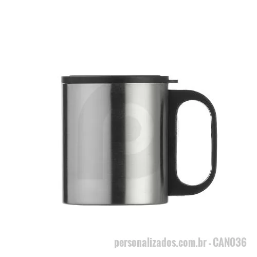 Manuseio personalizado - Produzida em inox, com capacidade de 180ml, esta caneca conta com cabo anatômico e tampa em plástico resistente, oferecendo praticidade para servir cafés, chás, bebidas quentes ou frias em porções menores. Seu formato compacto facilita o manuseio e o
