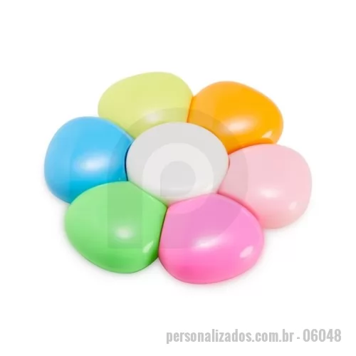 Marca texto personalizada -  Caneta marca texto em formato Flor na cor branca de frente e verso liso, possui as cores: azul, verde, rosa, amarelo, laranja e rosa escuro.