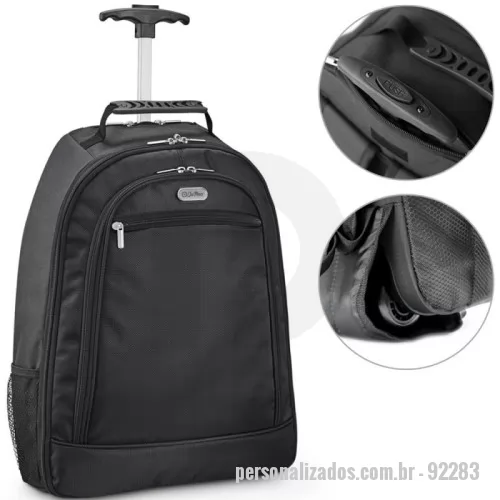 Mochila com carrinho personalizada - Mochila trolley para notebook fabricada em material resistente, com duas rodas para facilitar o transporte. Possui compartimento principal almofadado, adequado para notebooks de até 15.6 polegadas. Conta com um segundo compartimento interno forrado e equipado com diversos bolsos para organização. Inclui bolso frontal com fechamento em zíper e bolsos laterais em tecido respirável. O sistema trolley dispõe de protetor de rodas, alças ajustáveis e acolchoadas, além de uma pega extensível de metal com mecanismo de mola, que pode ser estendida até 530 milímetros. Apresenta ainda uma placa metálica removível com fixação magnética, ideal para personalização. Capacidade total de 24 litros.