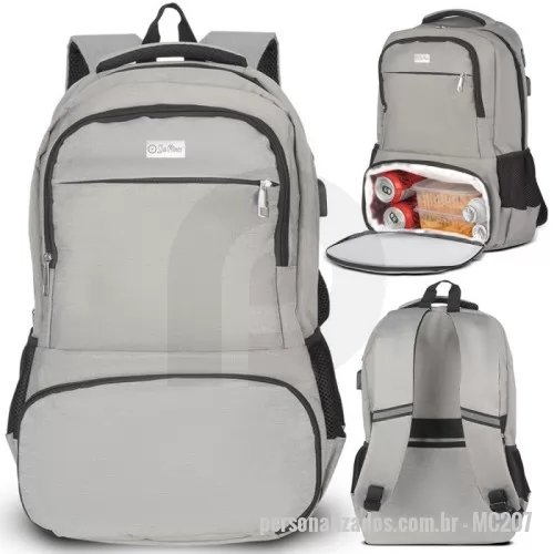 Mochila ecológica personalizada - Mochila para notebook personalizada, feita em tecido PET RECICLÁVEL ecológico, a escolha perfeita para quem busca praticidade e sustentabilidade. Conta com compartimento térmico, ideal para transportar alimentos, mantendo-os na temperatura certa. Com alça de mão e engate para mala de viagem, oferece conforto e versatilidade. Sua capacidade de 35 litros garante espaço suficiente para notebooks, acessórios e itens pessoais, tornando-a ideal para o dia a dia ou viagens. Conforto, funcionalidade e respeito ao meio ambiente em um único produto!