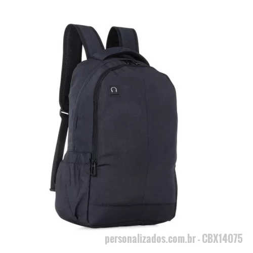 Mochila para degustação personalizada - Mochila para degustação Personalizada - CBX14075 - Mochila em Poliéster para Notebook – Organização Inteligente e Conforto em Todos os Momentos  Ideal para o dia a dia no trabalho, estudos ou viagens, esta mochila em poliéster oferece proteção e praticidade no transporte do seu notebook e acessórios. Conta com dois compartimentos principais: um com bolso acolchoado para notebook e outro com divisórias internas para documentos, itens pessoais e bolso em tela. Possui ainda saída interna para fones de ouvido e dois bolsos laterais. Seu design funcional é complementado por alça de mão, alças de ombro ajustáveis com revestimento em espuma e parte traseira acolchoada, garantindo conforto ao longo do uso.  Especificações:  Dimensões: 48 cm (A) x 37 cm (L) x 13,5 cm (P)  Área para gravação: 28 cm x 13 cm  Peso aproximado: 506 g - 175982 - Mochila para degustação