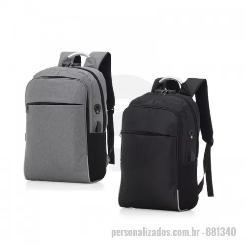 Mochila para notebook personalizada - Mochila anti-furto com cadeado com segredo, confeccionada em poliéster resistente com compartimento interno acolchoado com eva para notebook. Possui alça superior em metal e alças para ombros ajustáveis, almofadadas e anatômicas. Além de uma entrada usb com cabo auxiliar e conector externo para uso de bateria portátil e fone de ouvido(não inclusa). 430x296x125mm.