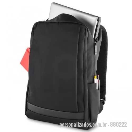 Mochila para notebook personalizada - 	Mochila para notebook confeccionada em poliéster reforçado com fechamento através de zíper e puxador metálico. possui 2 compartimentos internos, sendo 01 acolchoado com eva para notebook. possui alça superior e alças para ombros ajustáveis, todas almofadadas e anatômicas. além de uma entrada usb com cabo auxiliar e conector externo para uso de bateria portátil (não inclusa). medidas: a:450xl:310xp:90mm.