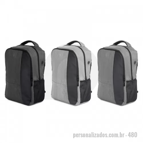 Mochila para notebook personalizada - Mochila para notebook em tecido poliéster 300D.  Parte externa: 2 compartimentos, 2 bolsos laterais. Saída para fone de ouvido. Alça de mão e ombro acolchoada.  Parte interna: Divisórias internas para canetas, documentos, telefone celular e porta chaves. Compartimento acolchoado para notebook de até 15”