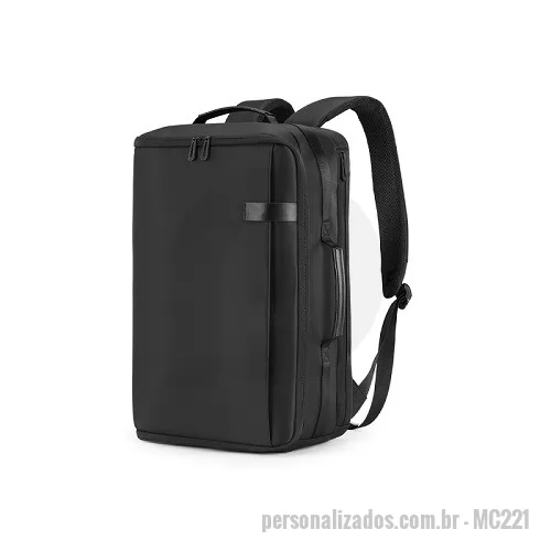 Mochila para notebook personalizada - Mochila para Notebook 15,6” produzida em poliéster acolchoado, divisória com ampla abertura para acomodar vestuário e outros pertences, alças de ombro acolchoadas,alça na lateral para locomoção, interior com divisórias com zíper para acomodar pequenos objetos, engate para mala de viagem e porta USB na lateral.