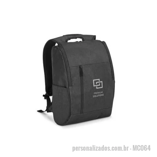 Mochila para notebook personalizada - Mochila para notebook. 600D de alta densidade. Compartimento com 2 divisórias almofadadas para notebook até 15.6'' e tablet 9.7''. Interior forrado e almofadado. 1 bolso frontal e 2 bolsos laterais. Parte posterior almofadada, com sistema de apoio acolchoado para as costas e alças almofadadas. Ótima opção para campanhas de marketing e eventos corporativos.